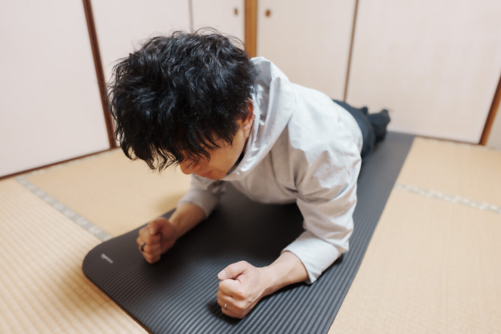 写真:自重トレーニング