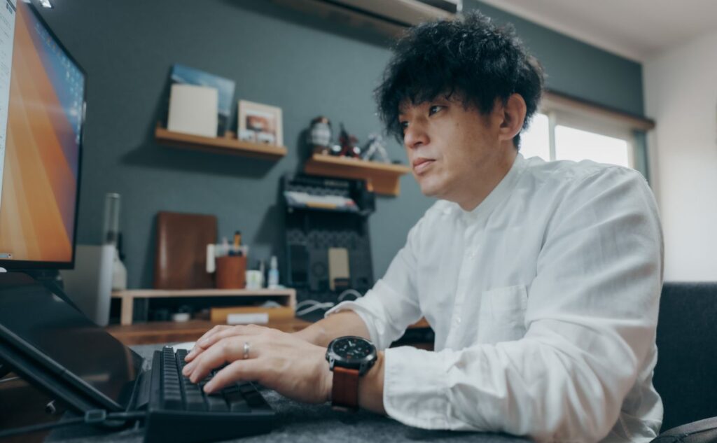 AGA治療とヒゲ脱毛の併用はOKなのか?医師やサロンの意見を調べてる写真
